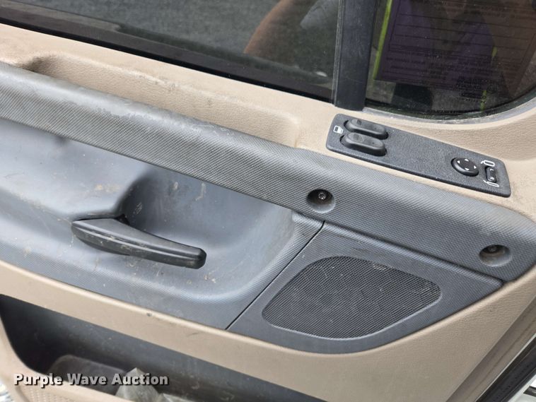 image for item YA0444 2015 Freightliner  Cascadia 125 semi truck