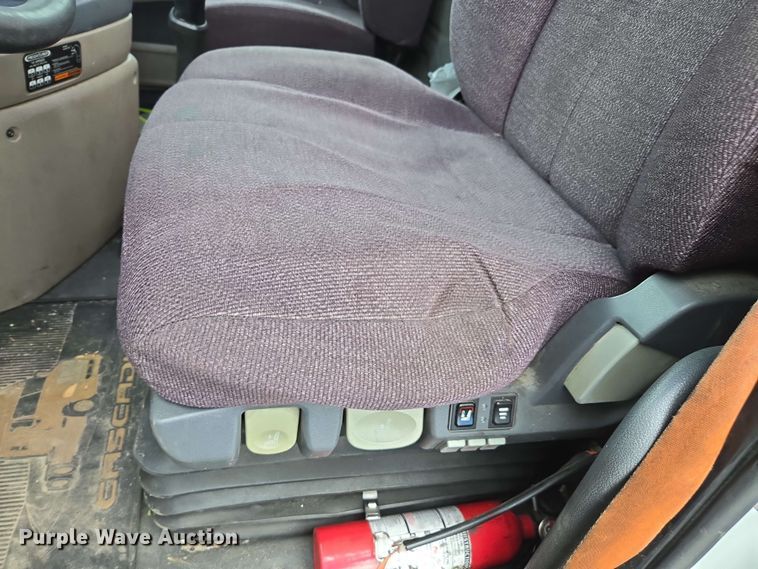 image for item YA0444 2015 Freightliner  Cascadia 125 semi truck