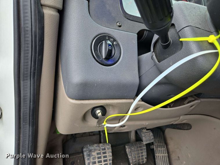 image for item YA0444 2015 Freightliner  Cascadia 125 semi truck