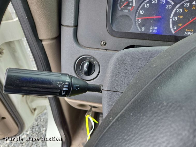 image for item YA0444 2015 Freightliner  Cascadia 125 semi truck