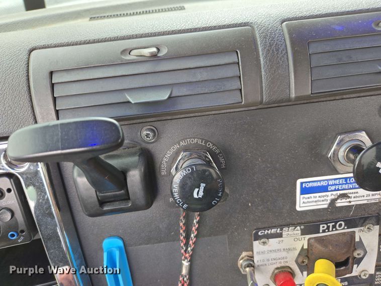 image for item YA0444 2015 Freightliner  Cascadia 125 semi truck