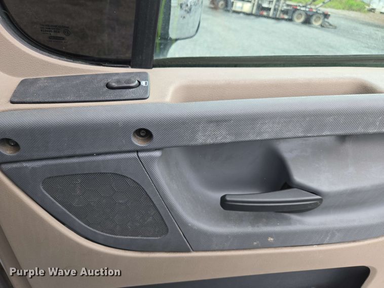 image for item YA0444 2015 Freightliner  Cascadia 125 semi truck