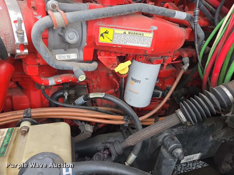 image for item YA0444 2015 Freightliner  Cascadia 125 semi truck