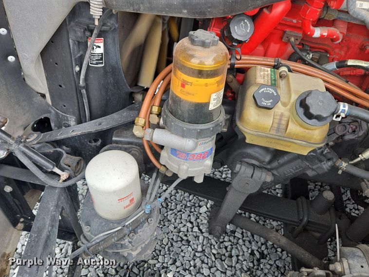 image for item YA0444 2015 Freightliner  Cascadia 125 semi truck