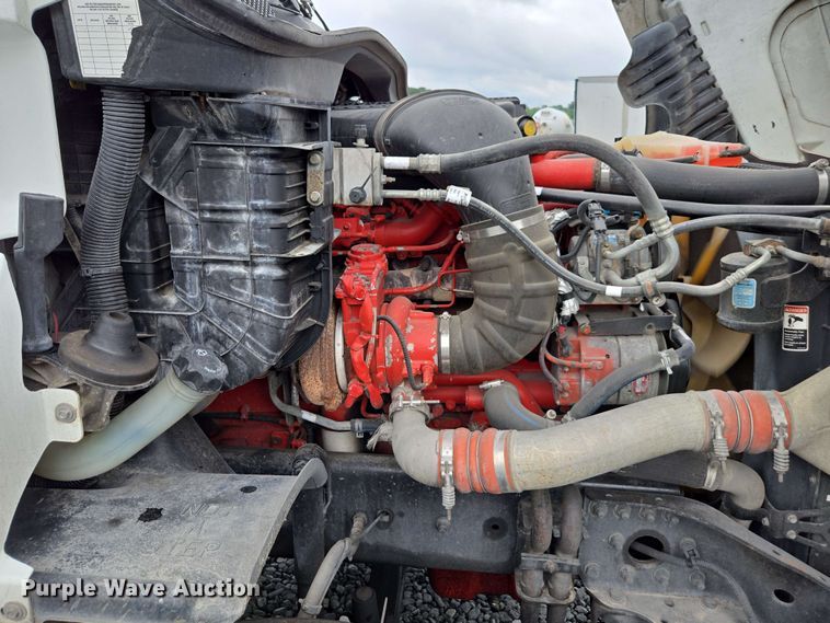 image for item YA0444 2015 Freightliner  Cascadia 125 semi truck