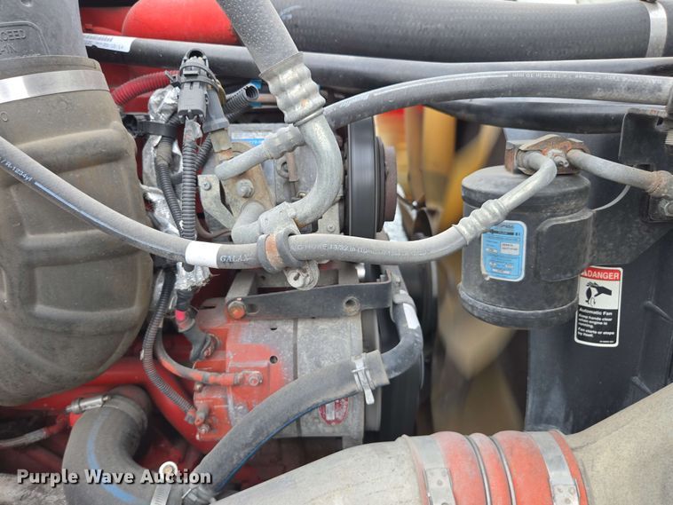 image for item YA0444 2015 Freightliner  Cascadia 125 semi truck