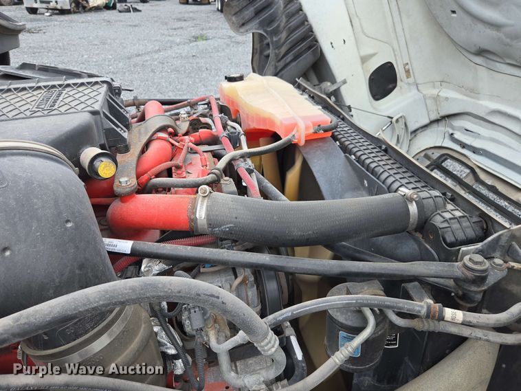 image for item YA0444 2015 Freightliner  Cascadia 125 semi truck