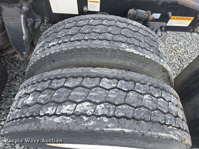 image for item YA0444 2015 Freightliner  Cascadia 125 semi truck