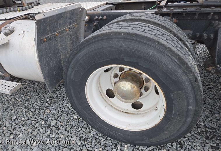 image for item YA0444 2015 Freightliner  Cascadia 125 semi truck