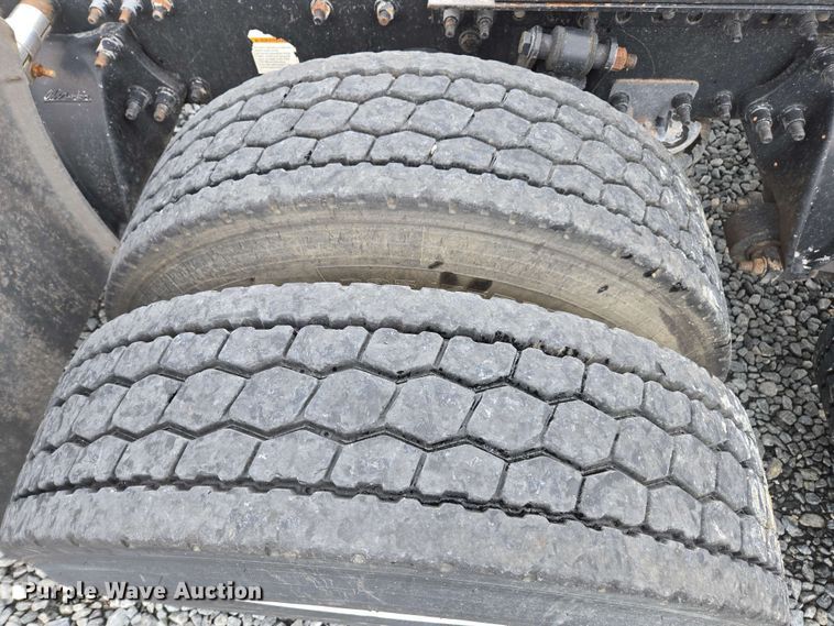 image for item YA0444 2015 Freightliner  Cascadia 125 semi truck