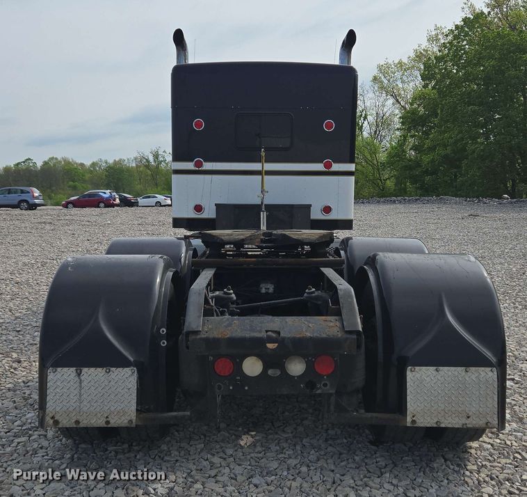 image for item YA0473 2014 Kenworth W900 semi truck