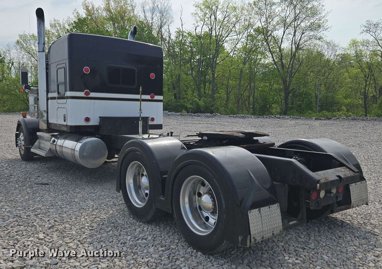 image for item YA0473 2014 Kenworth W900 semi truck