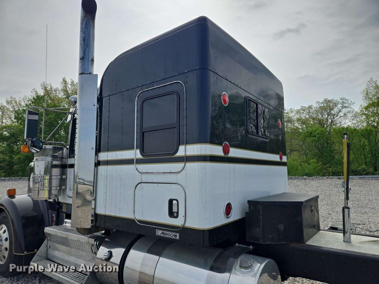 image for item YA0473 2014 Kenworth W900 semi truck