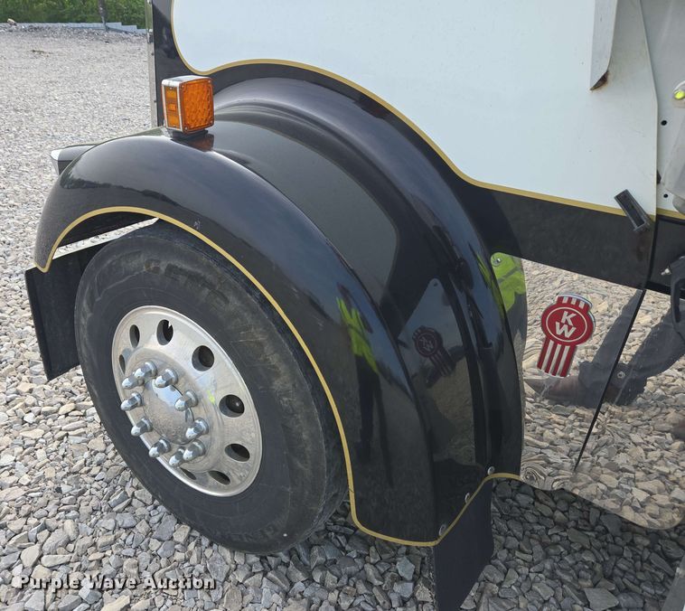 image for item YA0473 2014 Kenworth W900 semi truck