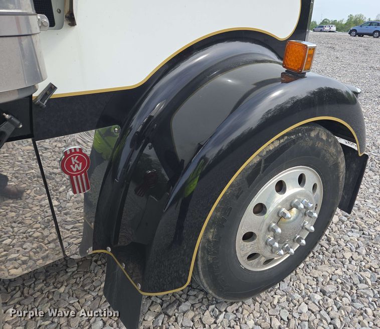 image for item YA0473 2014 Kenworth W900 semi truck