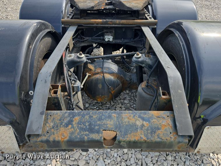 image for item YA0473 2014 Kenworth W900 semi truck