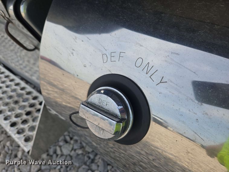 image for item YA0473 2014 Kenworth W900 semi truck