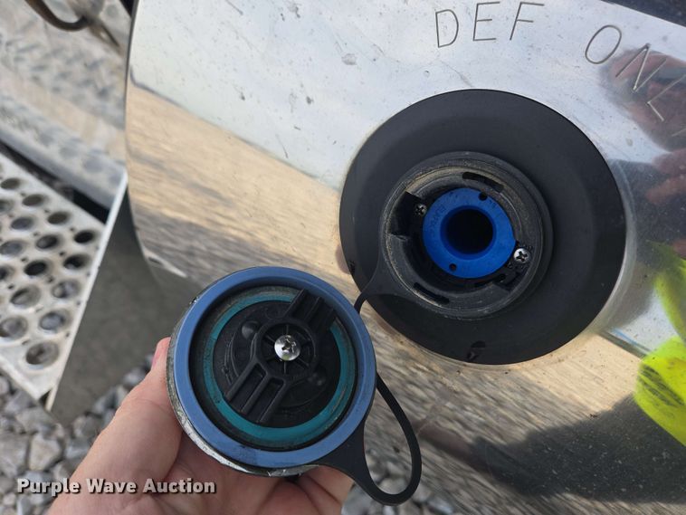 image for item YA0473 2014 Kenworth W900 semi truck