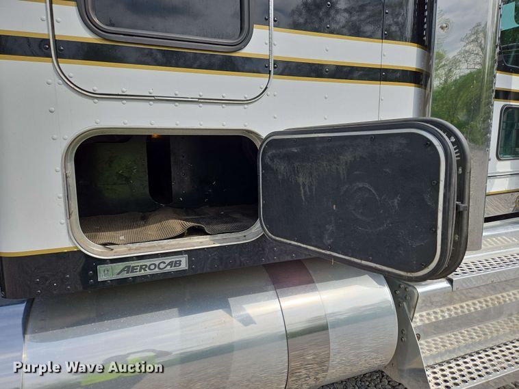 image for item YA0473 2014 Kenworth W900 semi truck