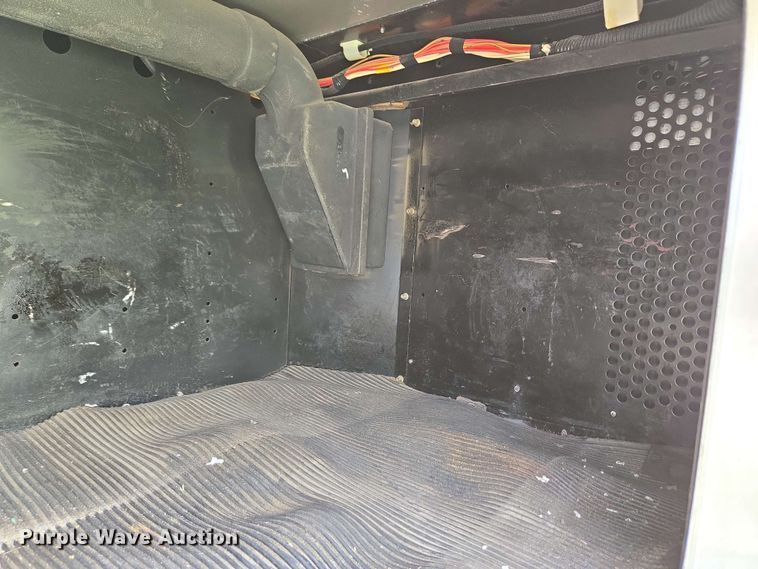 image for item YA0473 2014 Kenworth W900 semi truck