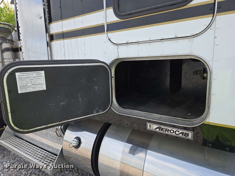 image for item YA0473 2014 Kenworth W900 semi truck