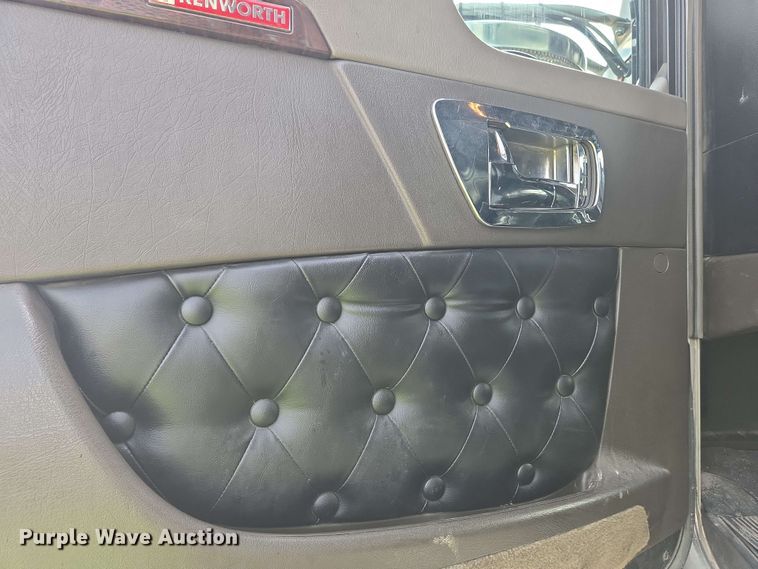 image for item YA0473 2014 Kenworth W900 semi truck