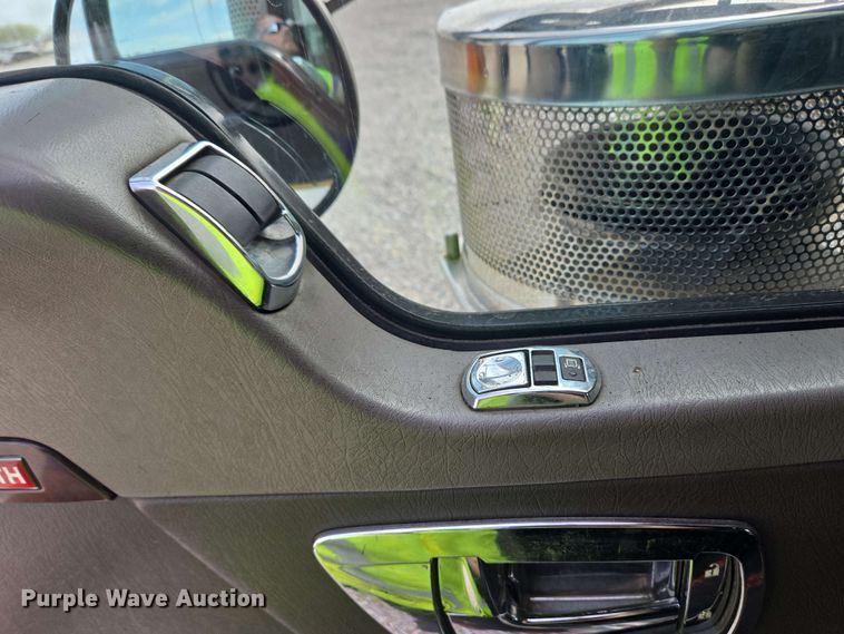 image for item YA0473 2014 Kenworth W900 semi truck