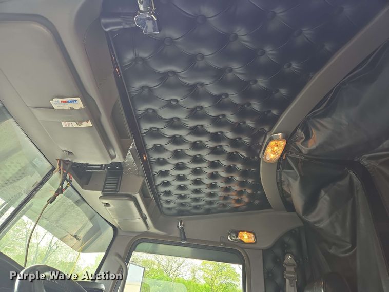 image for item YA0473 2014 Kenworth W900 semi truck