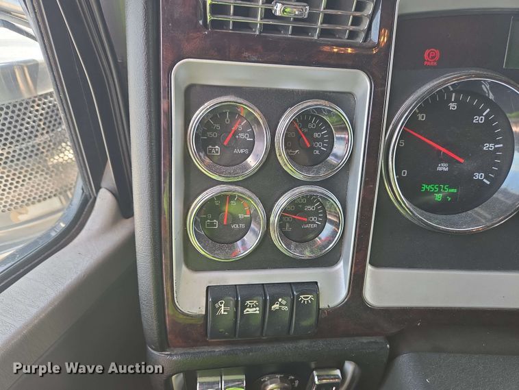 image for item YA0473 2014 Kenworth W900 semi truck