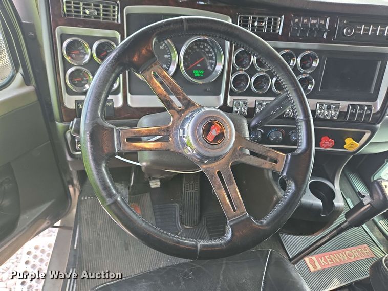 image for item YA0473 2014 Kenworth W900 semi truck