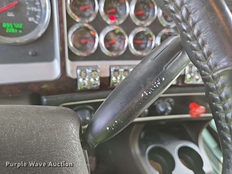 image for item YA0473 2014 Kenworth W900 semi truck