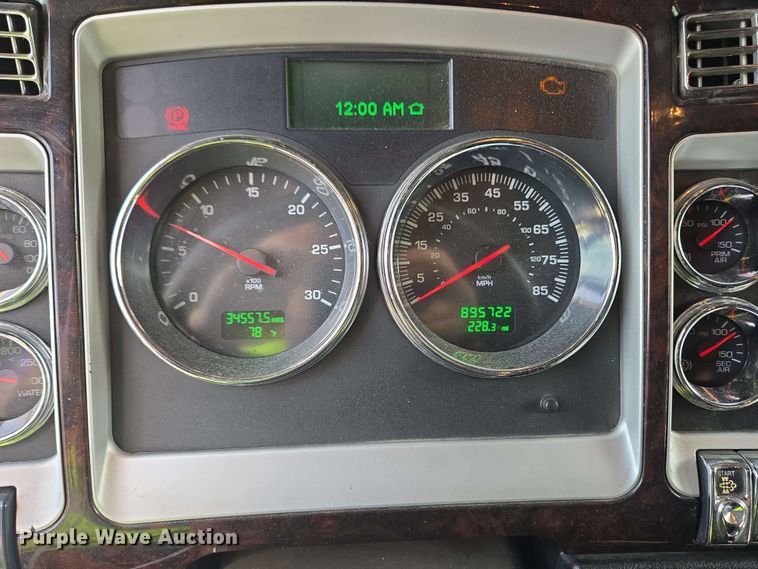 image for item YA0473 2014 Kenworth W900 semi truck