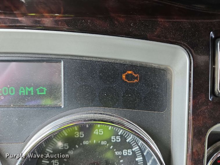 image for item YA0473 2014 Kenworth W900 semi truck