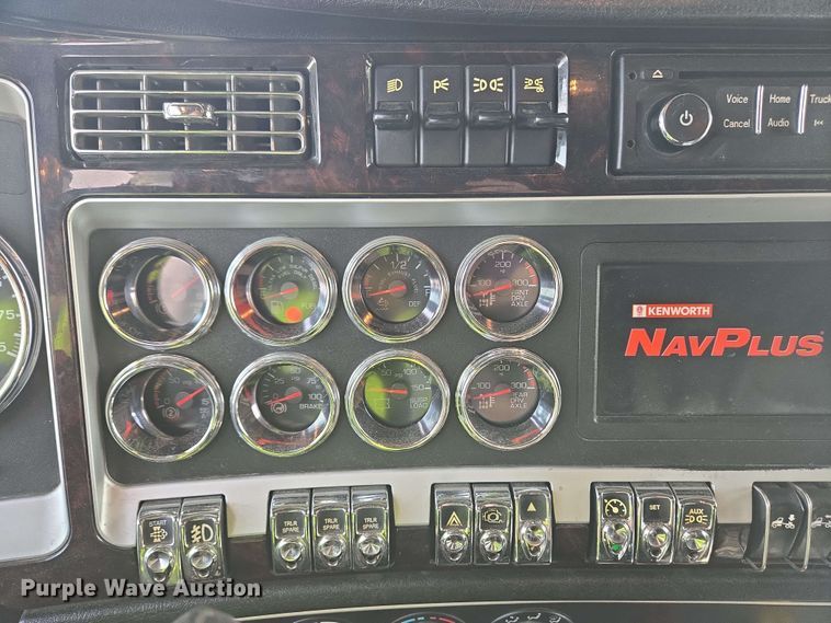 image for item YA0473 2014 Kenworth W900 semi truck