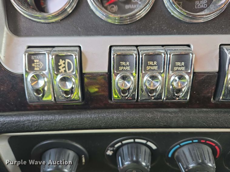 image for item YA0473 2014 Kenworth W900 semi truck