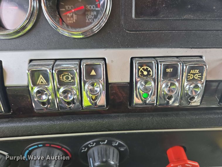 image for item YA0473 2014 Kenworth W900 semi truck