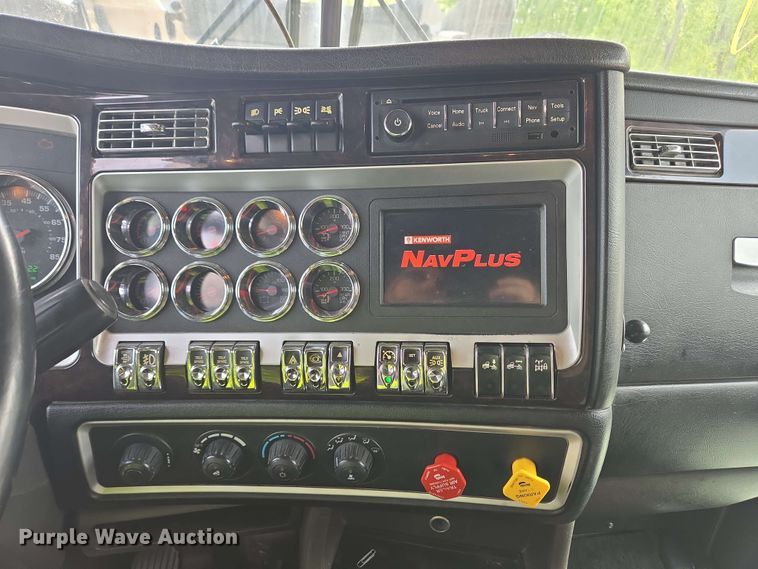 image for item YA0473 2014 Kenworth W900 semi truck