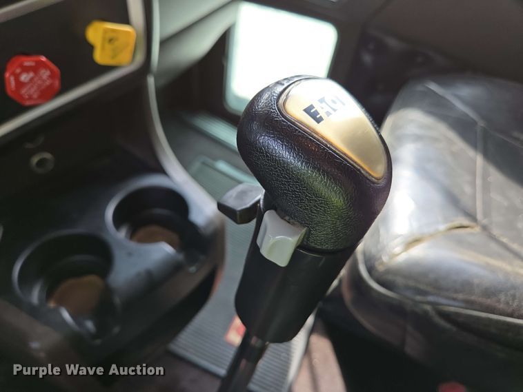 image for item YA0473 2014 Kenworth W900 semi truck