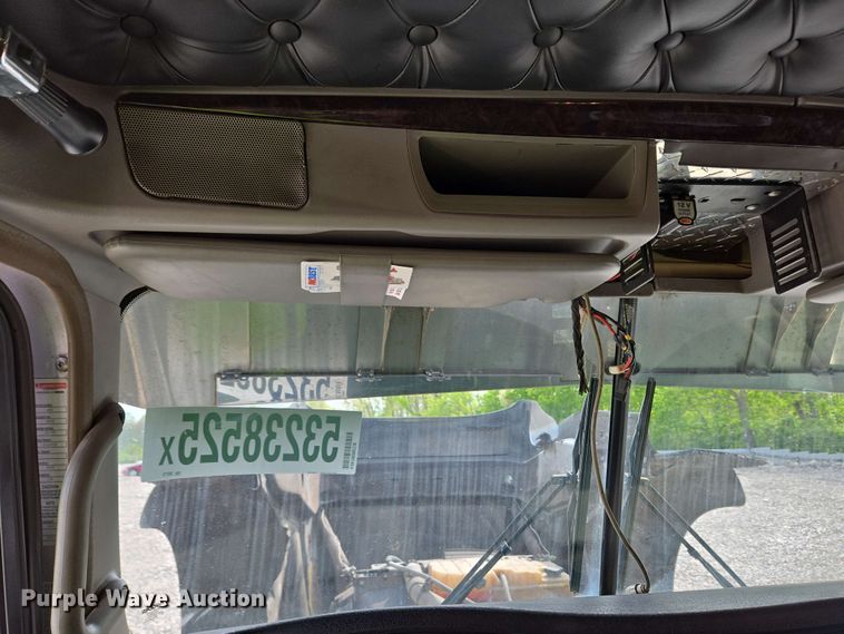 image for item YA0473 2014 Kenworth W900 semi truck