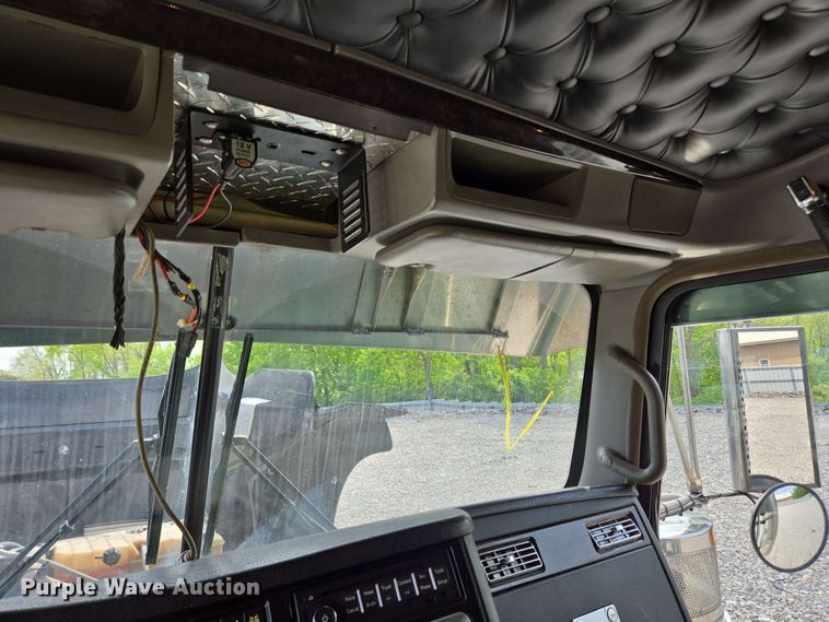 image for item YA0473 2014 Kenworth W900 semi truck