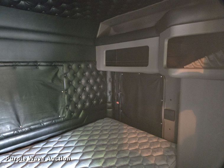 image for item YA0473 2014 Kenworth W900 semi truck