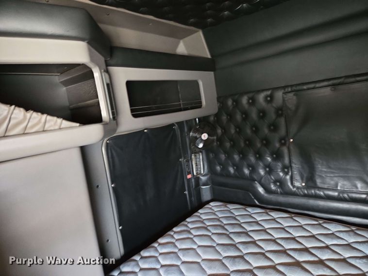 image for item YA0473 2014 Kenworth W900 semi truck