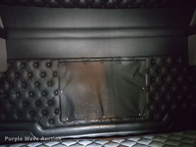 image for item YA0473 2014 Kenworth W900 semi truck