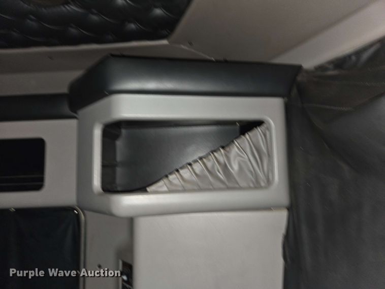 image for item YA0473 2014 Kenworth W900 semi truck