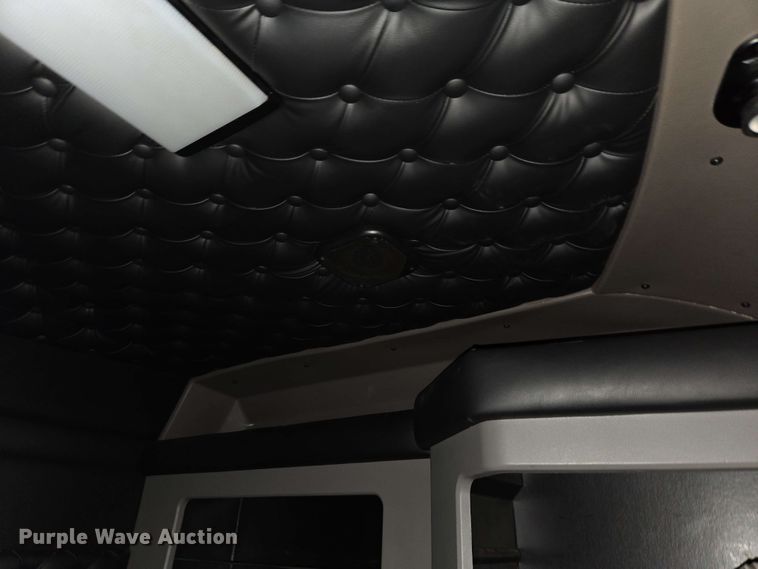 image for item YA0473 2014 Kenworth W900 semi truck