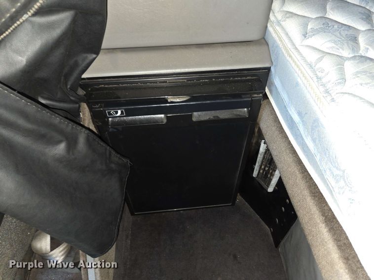 image for item YA0473 2014 Kenworth W900 semi truck