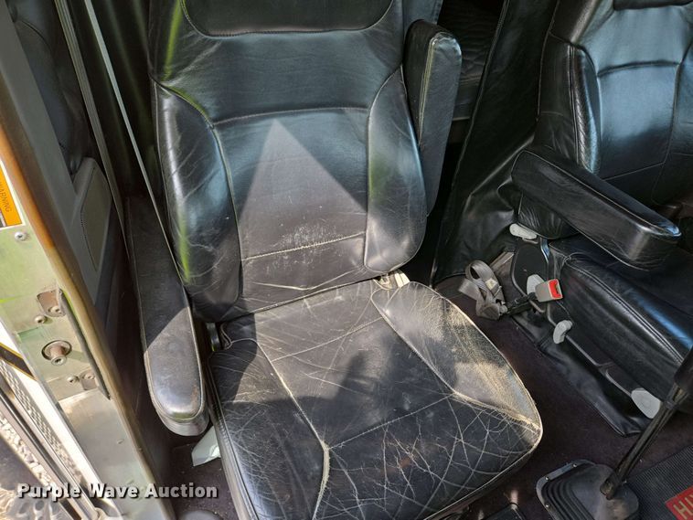 image for item YA0473 2014 Kenworth W900 semi truck