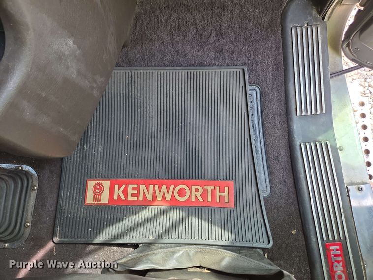 image for item YA0473 2014 Kenworth W900 semi truck