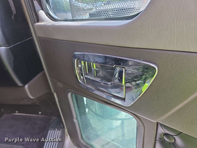 image for item YA0473 2014 Kenworth W900 semi truck