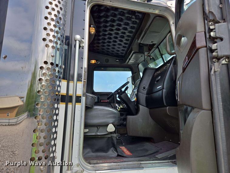 image for item YA0473 2014 Kenworth W900 semi truck